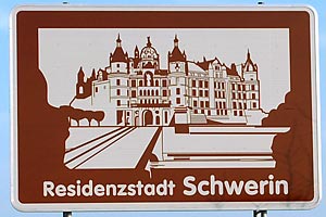 Touristisches Hinweisschild A14 Residenzstadt Schwerin