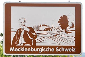 Touristisches Hinweisschild A20 Mecklenburgische Schweiz
