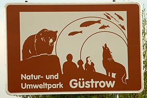 Touristisches Hinweisschild A19 Natur- und Umweltpark Güstrow