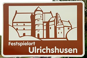 Touristisches Hinweisschild A19 Festspielort Ulrichshusen