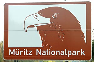 Touristisches Hinweisschild A19 Müritz Nationalpark