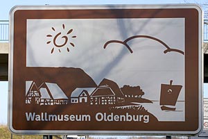 Touristisches Hinweisschild A1 Wallmuseum Oldenburg