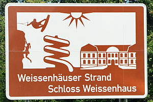 Touristisches Hinweisschild A1 Weissenh�user Strand / Schloss Weissenhaus
