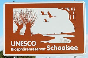 Touristisches Hinweisschild A20 UNESCO Biosphärenreservat Schaalsee