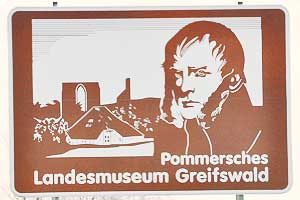Touristisches Hinweisschild A20 Pommersches Landesmuseum Greifswald