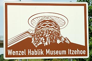 Touristisches Hinweisschild A23 Wenzel Hablik Museum Itzehoe