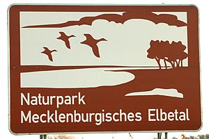 Touristisches Hinweisschild A24 Naturpark Mecklenburgisches Elbetal