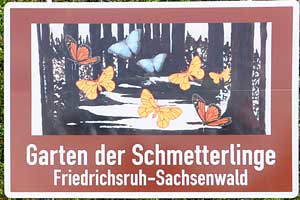 Touristisches Hinweisschild A24 Garten der Schmetterlinge Friedrichsruh-Sachsenwald