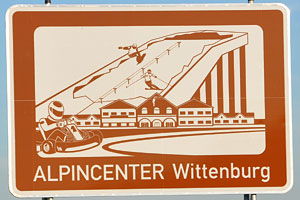 Touristisches Hinweisschild A24 ALPINCENTER Wittenburg