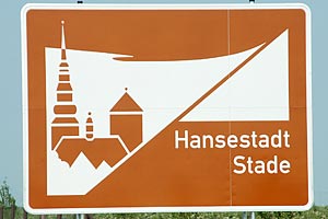 Touristisches Hinweisschild A26 Hansestadt Stade