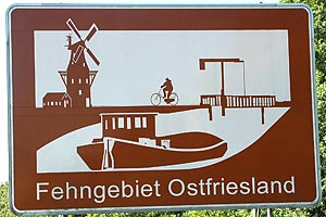 Touristisches Hinweisschild A28 Fehngebiet Ostfriesland