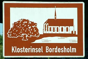 Touristisches Hinweisschild A7 Klosterinsel Bordesholm