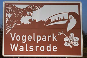 Touristisches Hinweisschild A7 Vogelpark Walsrode