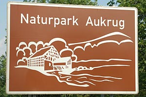 Touristisches Hinweisschild A7 Naturpark Aukrug