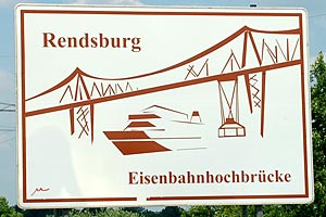 Touristisches Hinweisschild A7 Rendsburg Eisenbahnhochbrücke