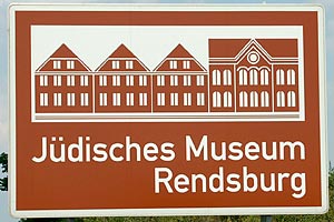 Touristisches Hinweisschild A7 Jüdisches Museum Rendsburg