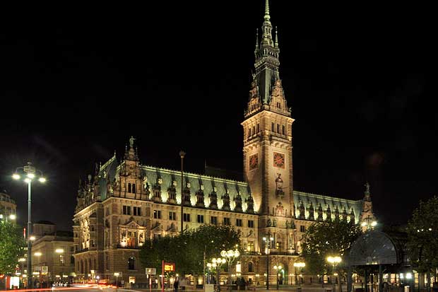 Rathaus Hamburg bei Nacht