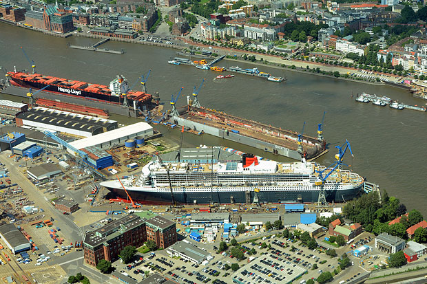 Die Queen Mary 2 liegt noch im Dock in Hamburg