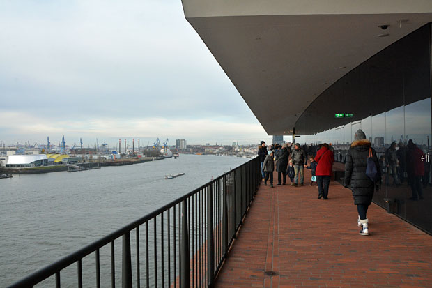 Auch ohne Konzertticket kann die Elbphilharmonie in 37 Meter Höhe umrundet werden - Elbphilharmonie Hamburg